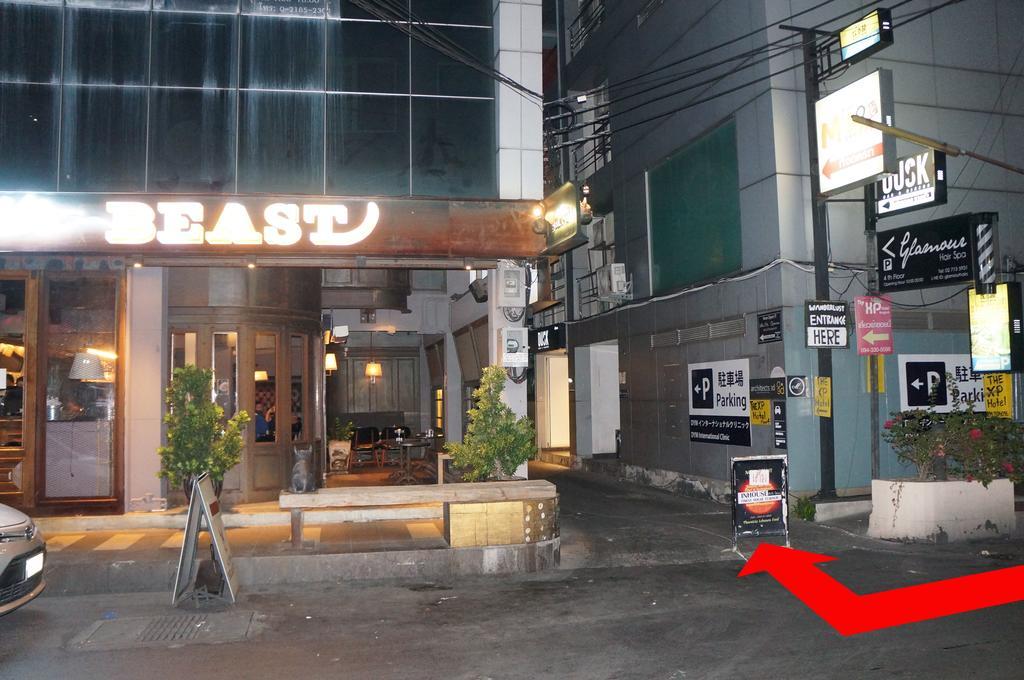 Snooze Hotel Thonglor Bangkok Exterior photo