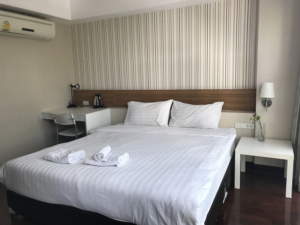Snooze Hotel Thonglor Bangkok Exterior photo