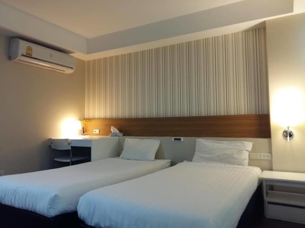 Snooze Hotel Thonglor Bangkok Exterior photo