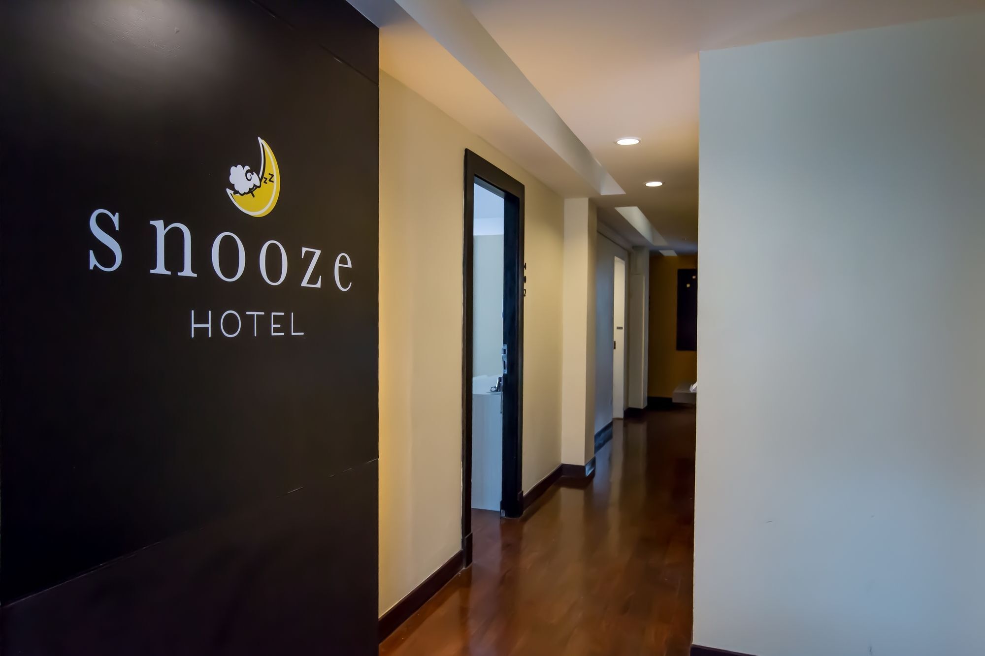 Snooze Hotel Thonglor Bangkok Exterior photo